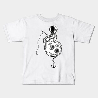 Astronaut Fishing in the Moon Kids T-Shirt